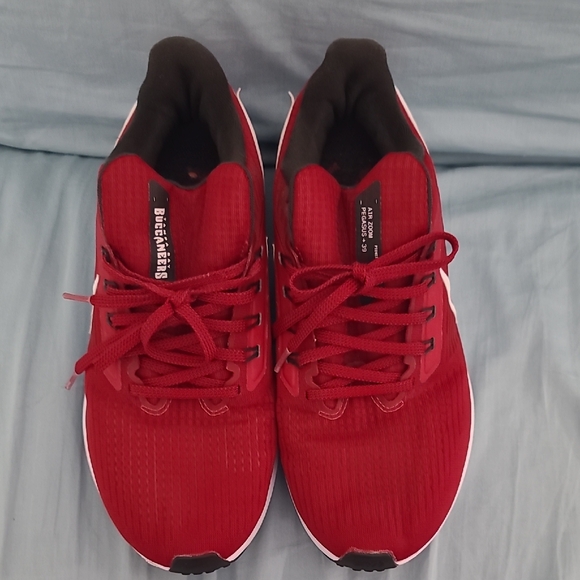 Nike Red Men's Shoes - Picture 3 of 9